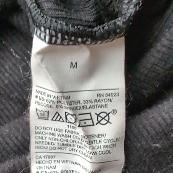 Gap black athletic faux wrap v neck rib knit balletcore top size m - Picture 4 of 4